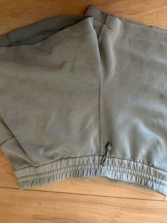 lululemon athletica Pants - Lululemon Soft Shorts Olive Green Size 8 High Rise Lounge Athletic